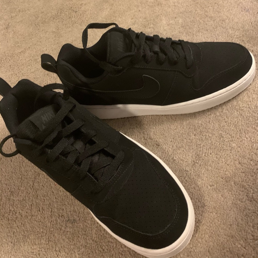 Black nike sneakers